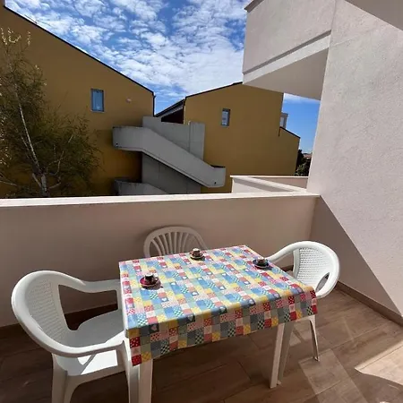 Bilo Giacomo A 150 M Dal Mare